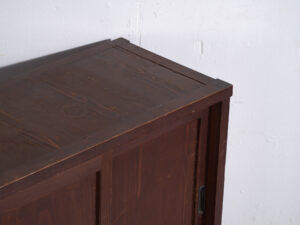 Armario japonés antiguo con puertas correderas y cajones - Periodo Taishō–Showa (c.1920–1950)