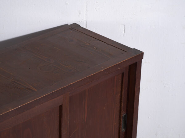 Armario japonés antiguo con puertas correderas y cajones - Periodo Taishō–Showa (c.1920–1950)