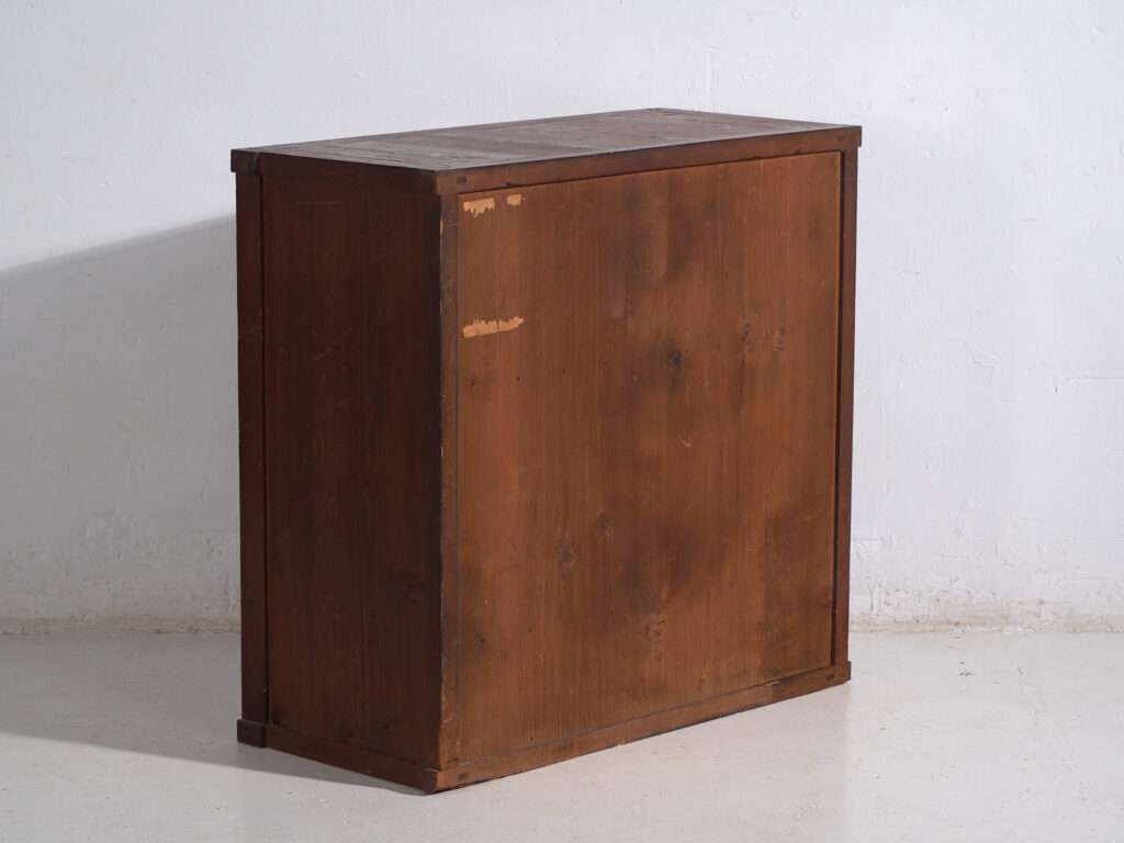 Armario japonés antiguo con puertas correderas y cajones - Periodo Taishō–Showa (c.1920–1950)