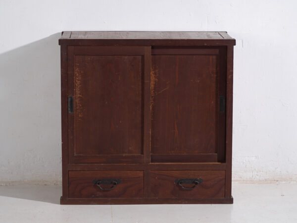 Armario japonés antiguo con puertas correderas y cajones - Periodo Taishō–Showa (c.1920–1950)