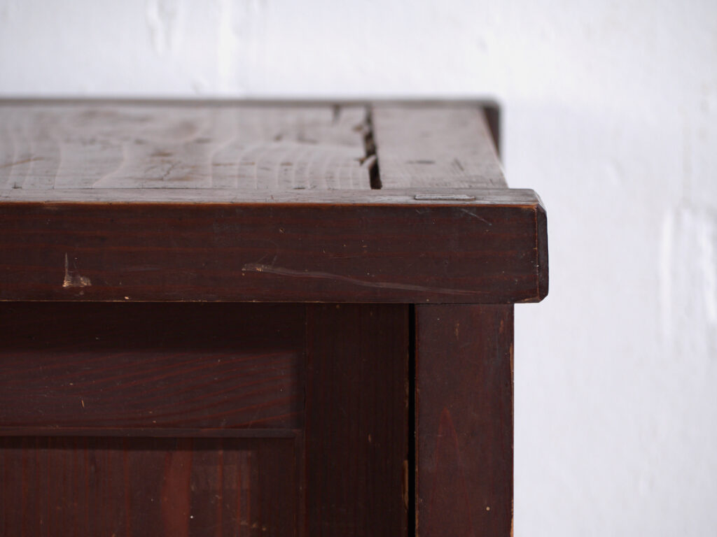 Armario japonés antiguo con puertas correderas y cajones - Periodo Taishō–Showa (c.1920–1950)