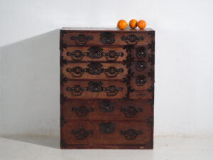 Tansu japonés antiguo tipo choba-tansu - Periodo Meiji-Taishō (circa 1880–1920)