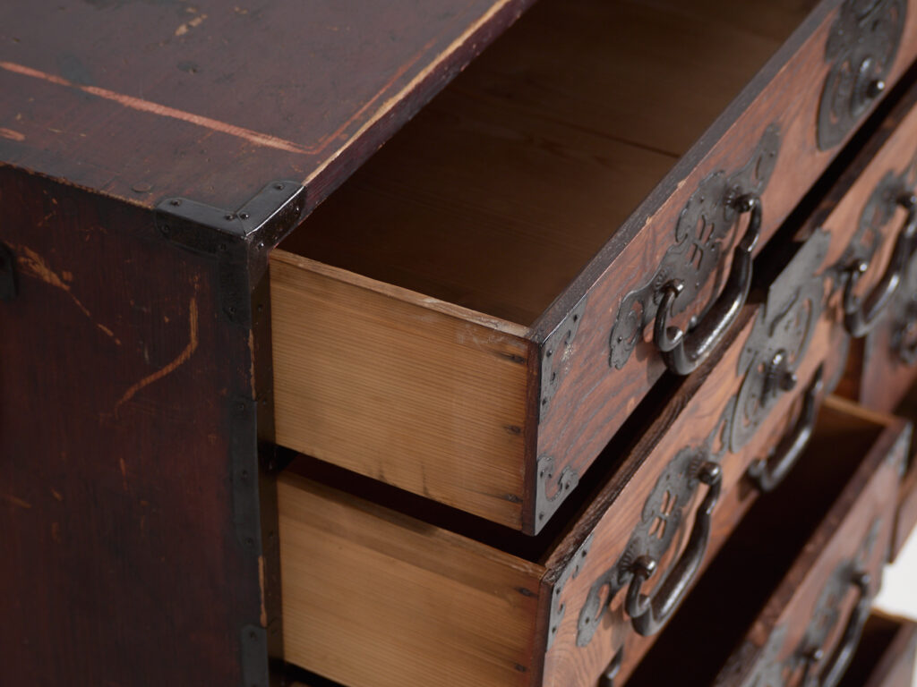 Tansu japonés antiguo tipo choba-tansu - Periodo Meiji-Taishō (circa 1880–1920)