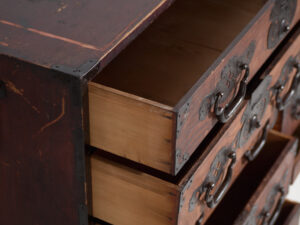 Tansu japonés antiguo tipo choba-tansu - Periodo Meiji-Taishō (circa 1880–1920)