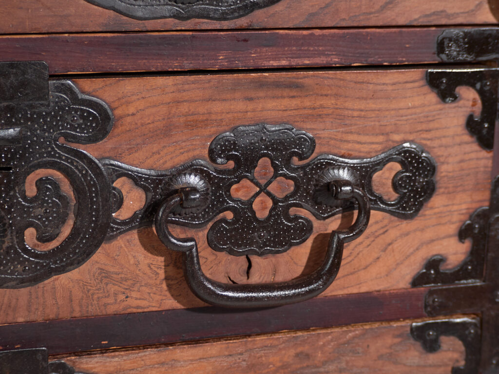 Tansu japonés antiguo tipo choba-tansu - Periodo Meiji-Taishō (circa 1880–1920)