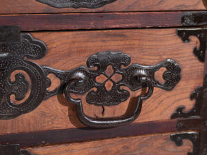 Tansu japonés antiguo tipo choba-tansu - Periodo Meiji-Taishō (circa 1880–1920)