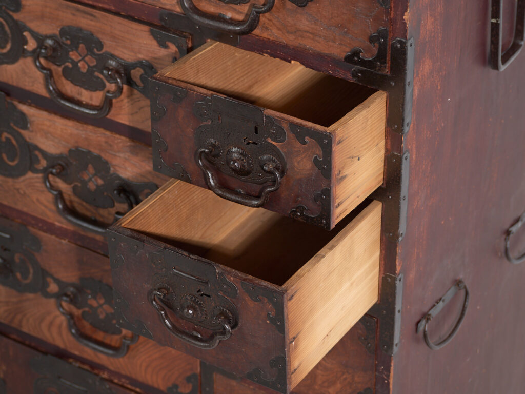 Tansu japonés antiguo tipo choba-tansu - Periodo Meiji-Taishō (circa 1880–1920)