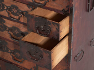 Tansu japonés antiguo tipo choba-tansu - Periodo Meiji-Taishō (circa 1880–1920)