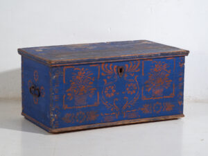 Arcón Antiguo de Madera Pintado en Azul – Baúl Decorado Arte Popular – Europa Central c.1900
