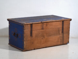 Arcón Antiguo de Madera Pintado en Azul – Baúl Decorado Arte Popular – Europa Central c.1900