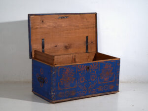 Arcón Antiguo de Madera Pintado en Azul – Baúl Decorado Arte Popular – Europa Central c.1900