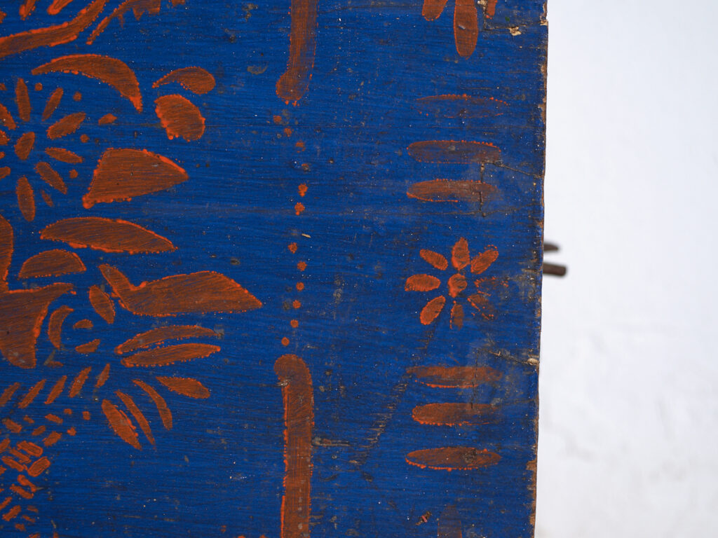 Arcón Antiguo de Madera Pintado en Azul – Baúl Decorado Arte Popular – Europa Central c.1900