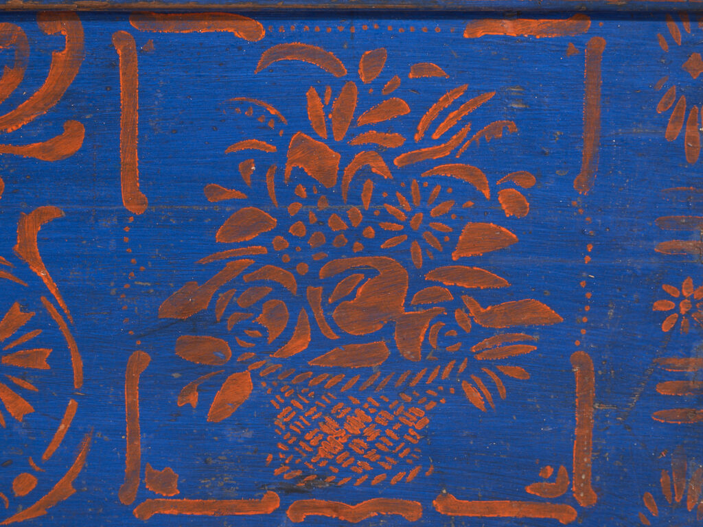 Arcón Antiguo de Madera Pintado en Azul – Baúl Decorado Arte Popular – Europa Central c.1900