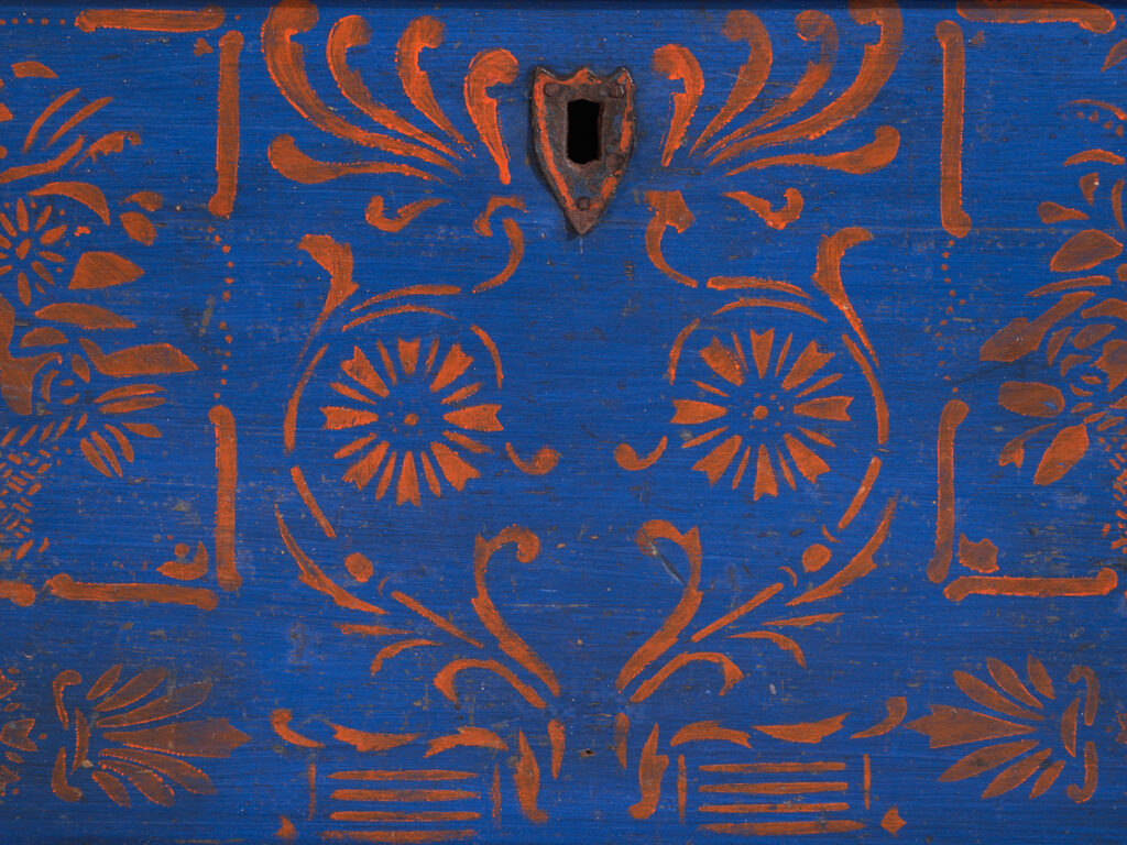 Arcón Antiguo de Madera Pintado en Azul – Baúl Decorado Arte Popular – Europa Central c.1900