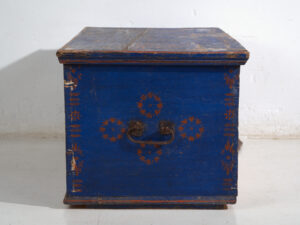 Arcón Antiguo de Madera Pintado en Azul – Baúl Decorado Arte Popular – Europa Central c.1900