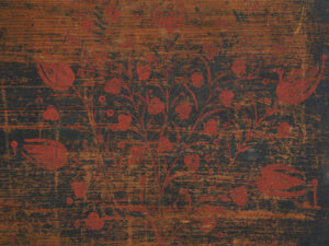 Baúl antiguo de arte popular en madera de pino pintada – Europa Central (c.1900–1920)