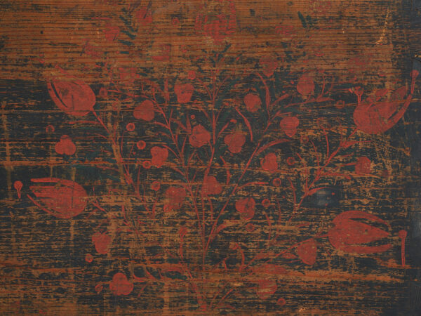 Baúl antiguo de arte popular en madera de pino pintada – Europa Central (c.1900–1920)