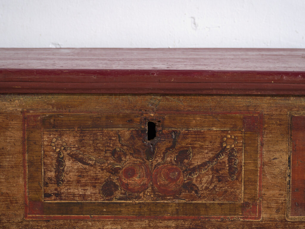 Arcón antiguo de pino macizo – Europa central (c.1900)