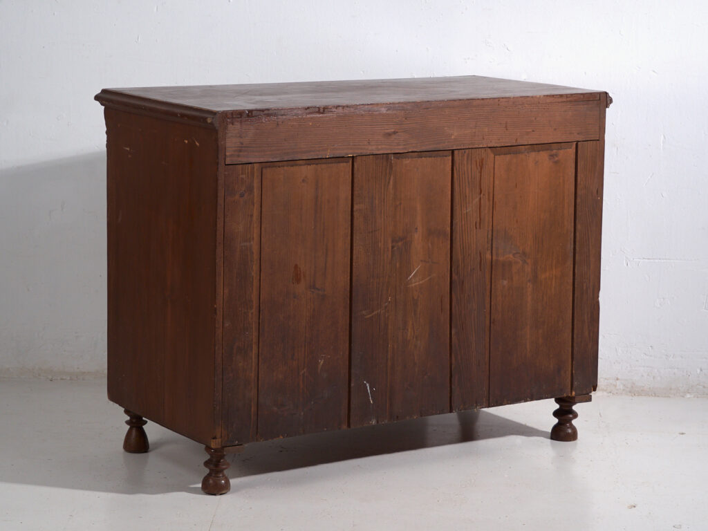 Cómoda antigua de pino macizo – Cajonera rústica europea con tiradores cerámicos – circa 1900