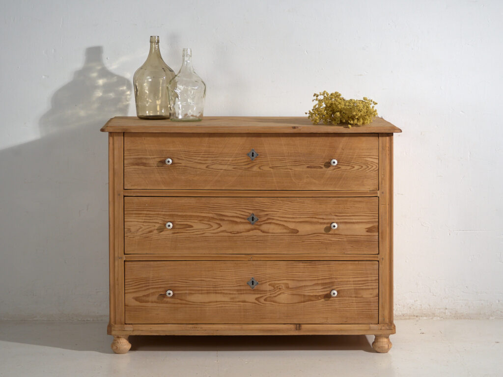 Cómoda rústica antigua de pino – Europa Central (c.1900–1920) #95