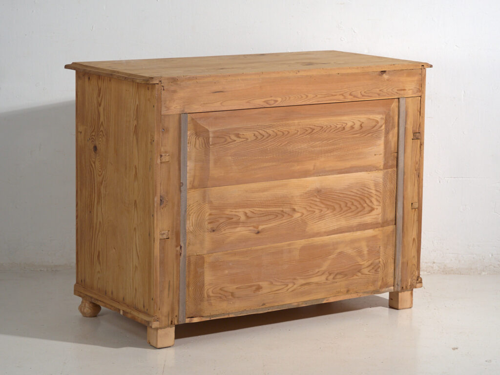 Cómoda rústica antigua de pino – Europa Central (c.1900–1920) #95