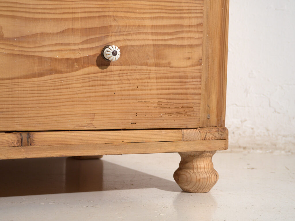 Cómoda rústica antigua de pino – Europa Central (c.1900–1920) #95