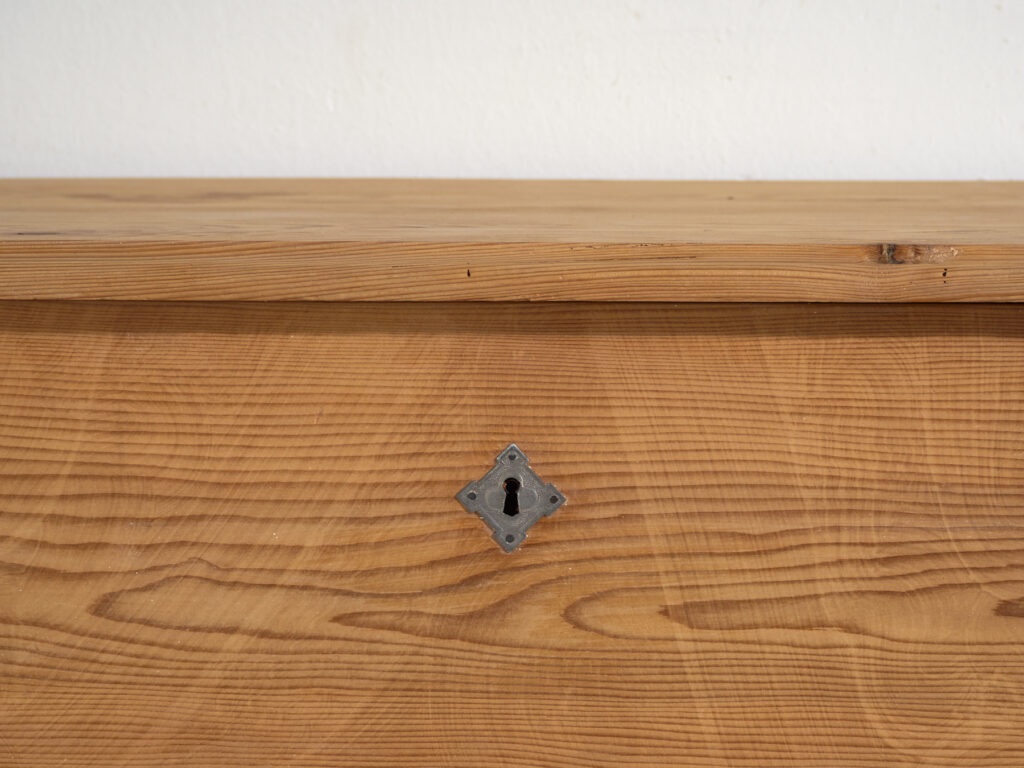 Cómoda rústica antigua de pino – Europa Central (c.1900–1920) #95