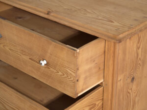 Cómoda rústica antigua de pino – Europa Central (c.1900–1920) #95
