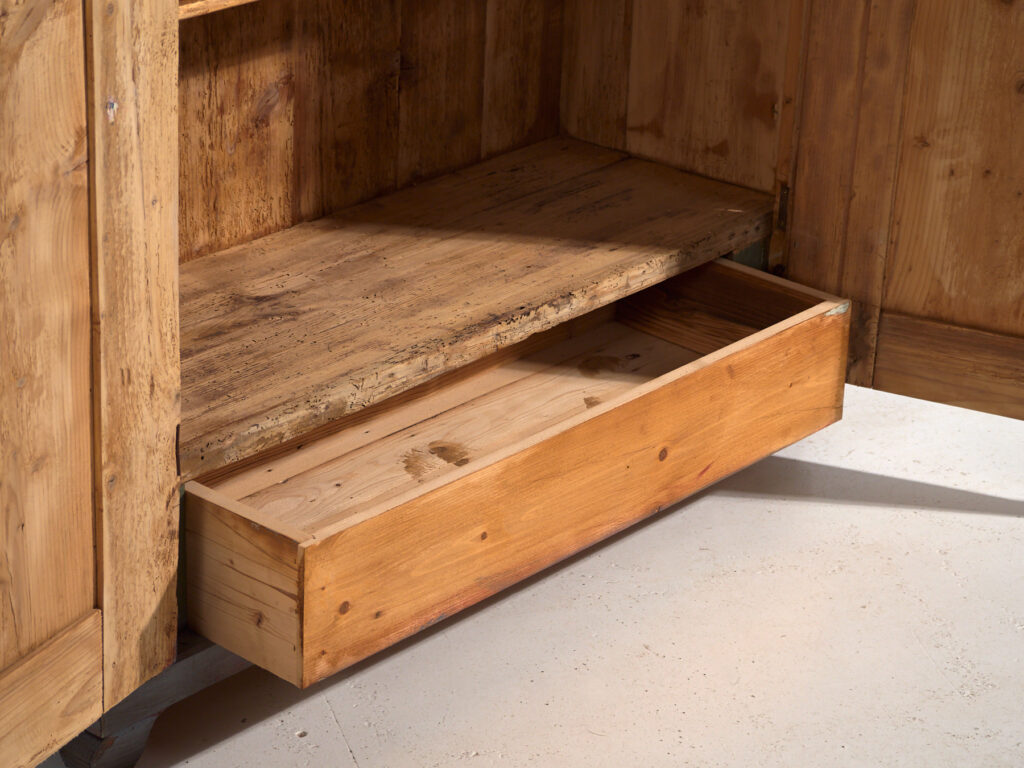 Armario rústico pintado, Europa Central, circa 1900–1920