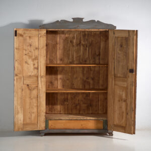 Armario rústico pintado, Europa Central, circa 1900–1920