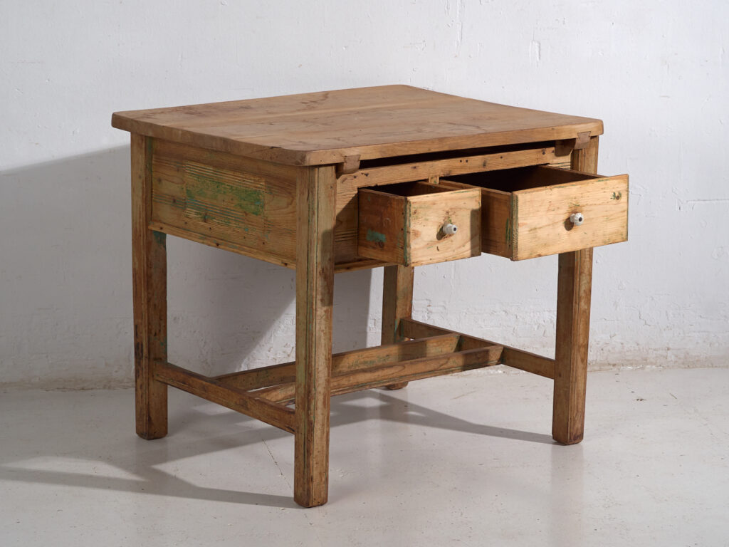 Mesa de cocina centroeuropea en pino con dos cajones – Tirol, circa 1910