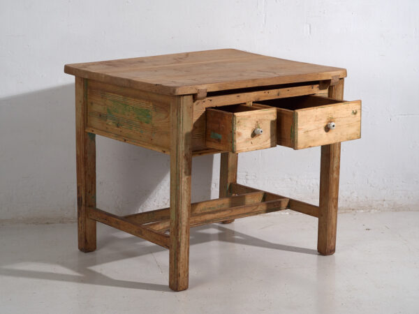 Mesa de cocina centroeuropea en pino con dos cajones – Tirol, circa 1910