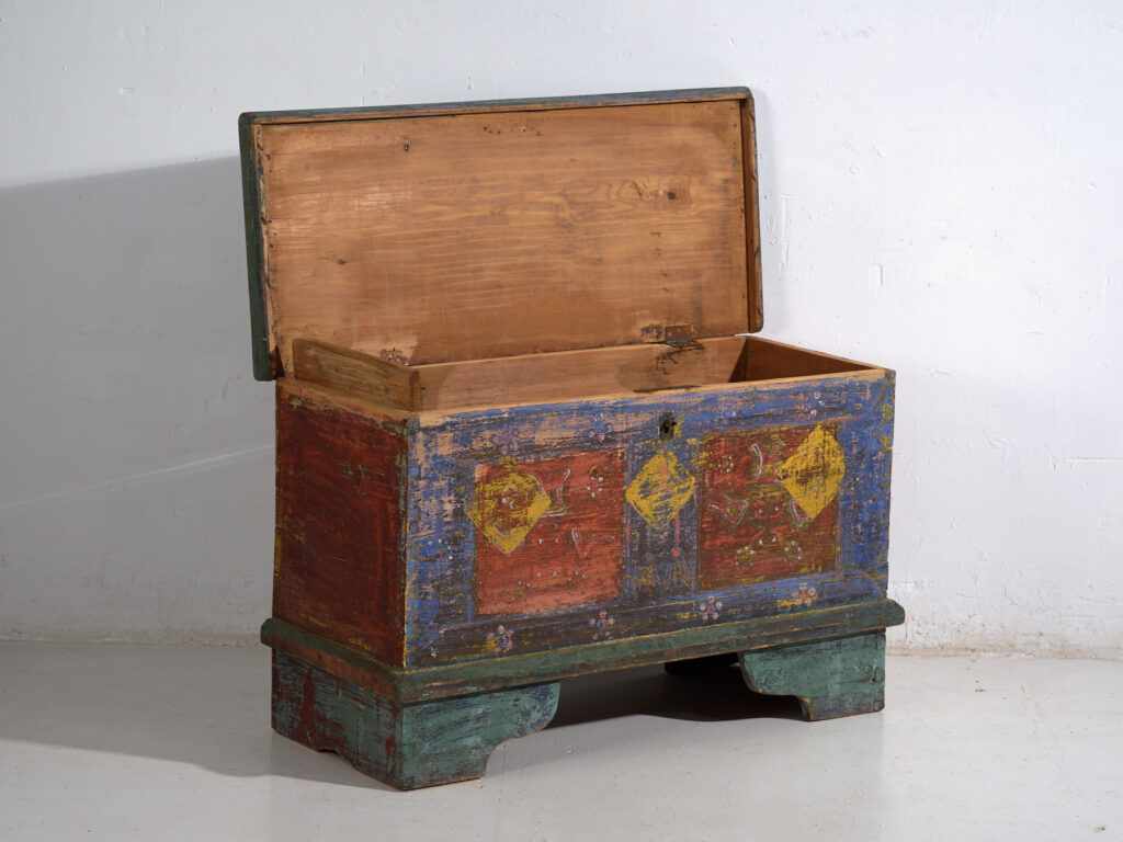 Arcón antiguo de pino macizo – Europa central (c.1900)