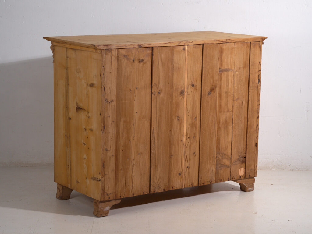 Cómoda antigua de pino macizo – Cajonera rústica europea tallada – circa 1900