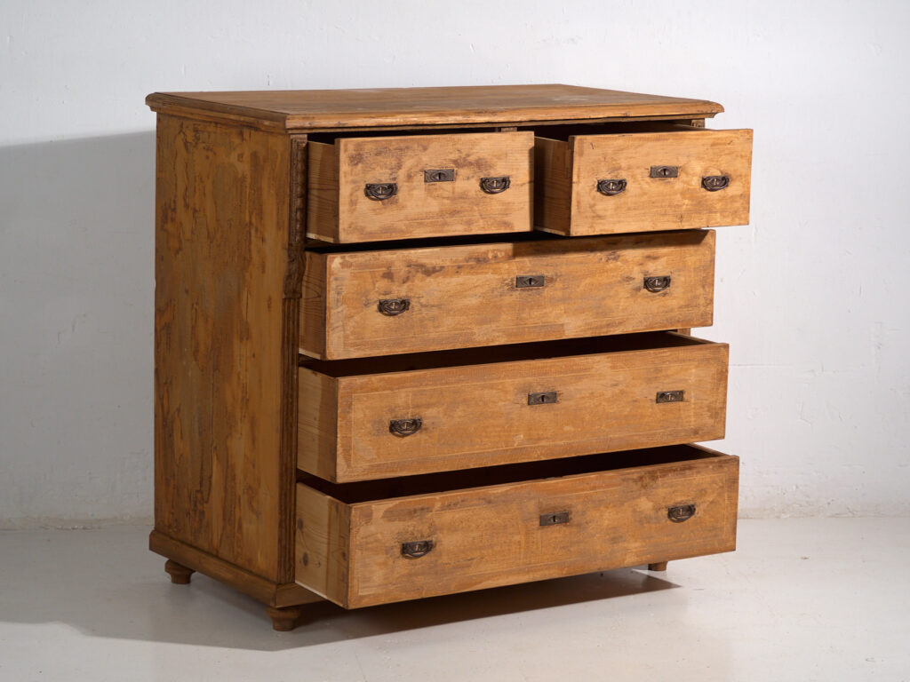 Cómoda antigua de pino decapado – Cajonera rústica europea primitiva – (circa 1920) #109