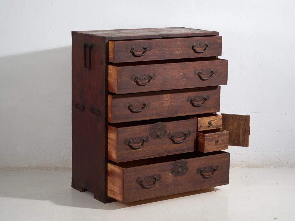 Tansu japonés de comerciante (Choba-dansu) en madera keyaki – Periodo Meiji–Taishō (c.1880–1920)
