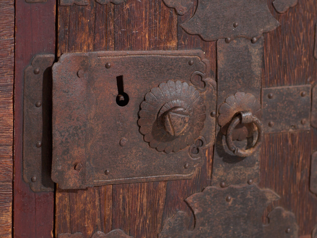 Tansu japonés de comerciante (Choba-dansu) en madera keyaki – Periodo Meiji–Taishō (c.1880–1920)