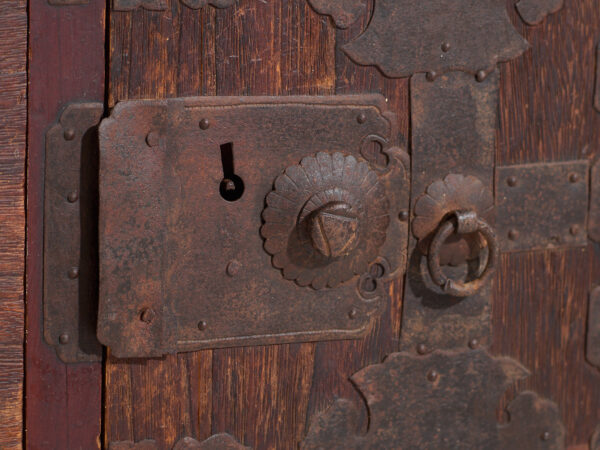 Tansu japonés de comerciante (Choba-dansu) en madera keyaki – Periodo Meiji–Taishō (c.1880–1920)