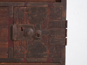 Tansu japonés de comerciante (Choba-dansu) en madera keyaki – Periodo Meiji–Taishō (c.1880–1920)