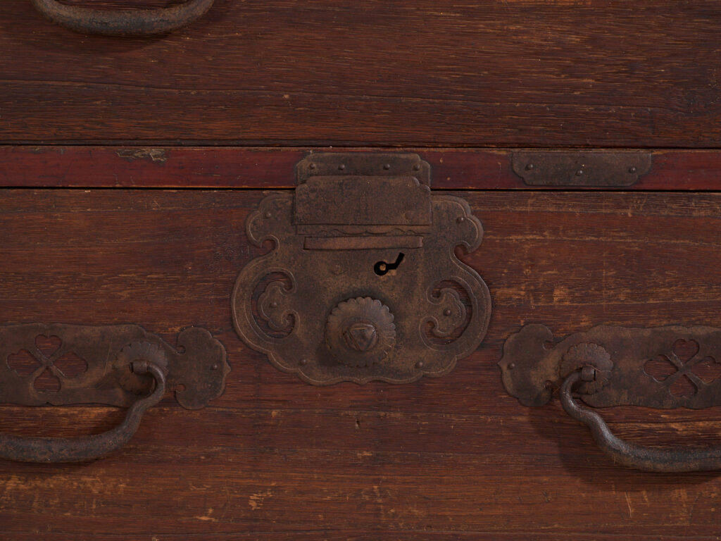 Tansu japonés de comerciante (Choba-dansu) en madera keyaki – Periodo Meiji–Taishō (c.1880–1920)