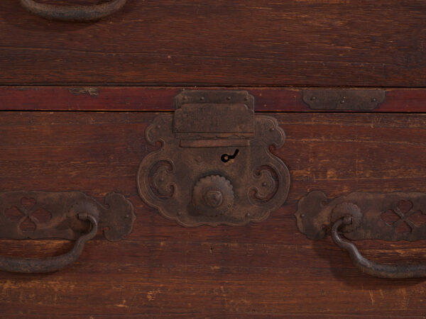 Tansu japonés de comerciante (Choba-dansu) en madera keyaki – Periodo Meiji–Taishō (c.1880–1920)