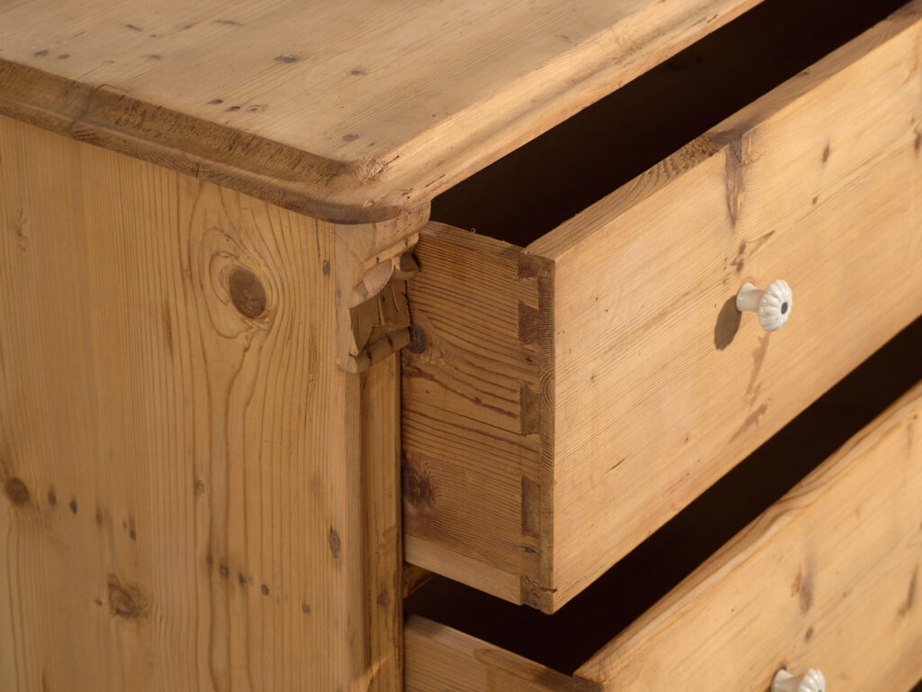 Cómoda antigua de pino macizo – Europa Central (c.1880–1910) #118