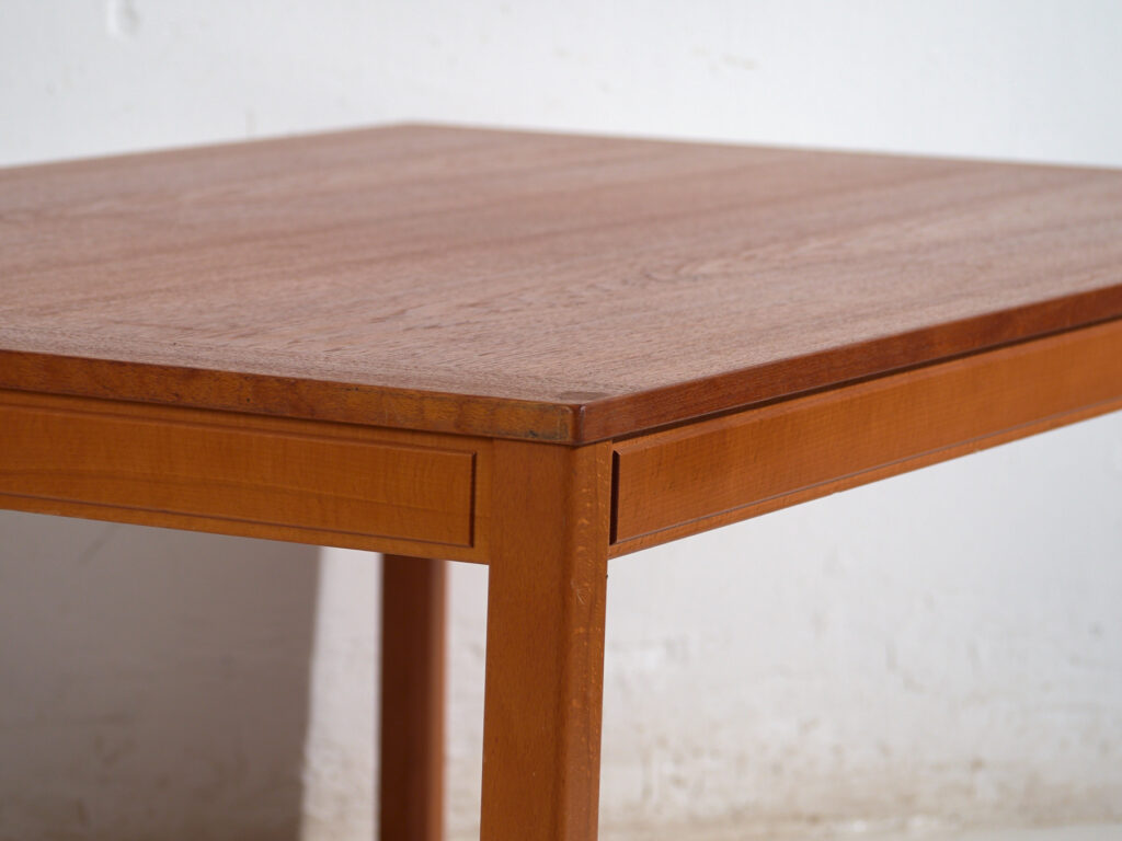 Mesa baja escandinava vintage en madera de haya – Diseño nórdico (circa 1950–1970)
