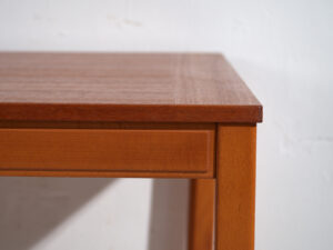 Mesa baja escandinava vintage en madera de haya – Diseño nórdico (circa 1950–1970)