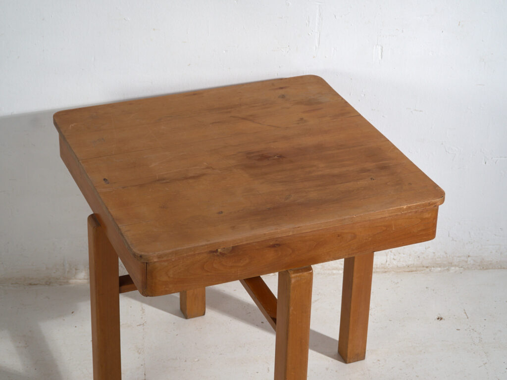 Mesa antigua de trabajo de madera maciza – Mesa auxiliar europea – circa 1920–1950