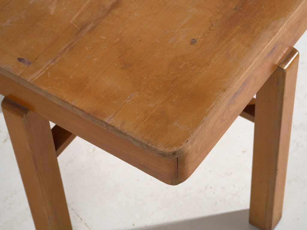 Mesa antigua de trabajo de madera maciza – Mesa auxiliar europea – circa 1920–1950