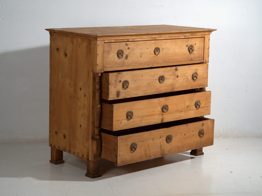 Cómoda antigua de pino macizo – Cajonera rústica europea – circa 1900