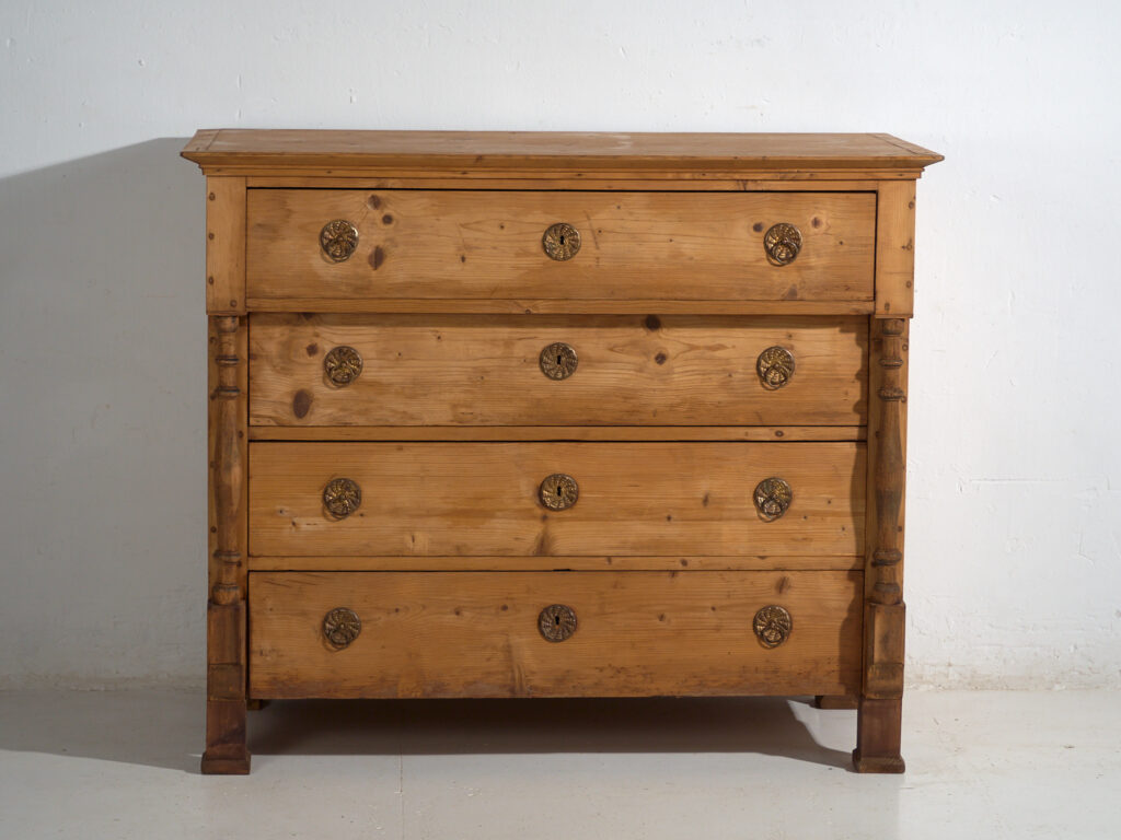 Cómoda antigua de pino macizo – Cajonera rústica europea – circa 1900