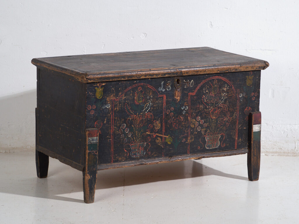 Arcón antiguo de pino macizo – Europa central (Año 1870)