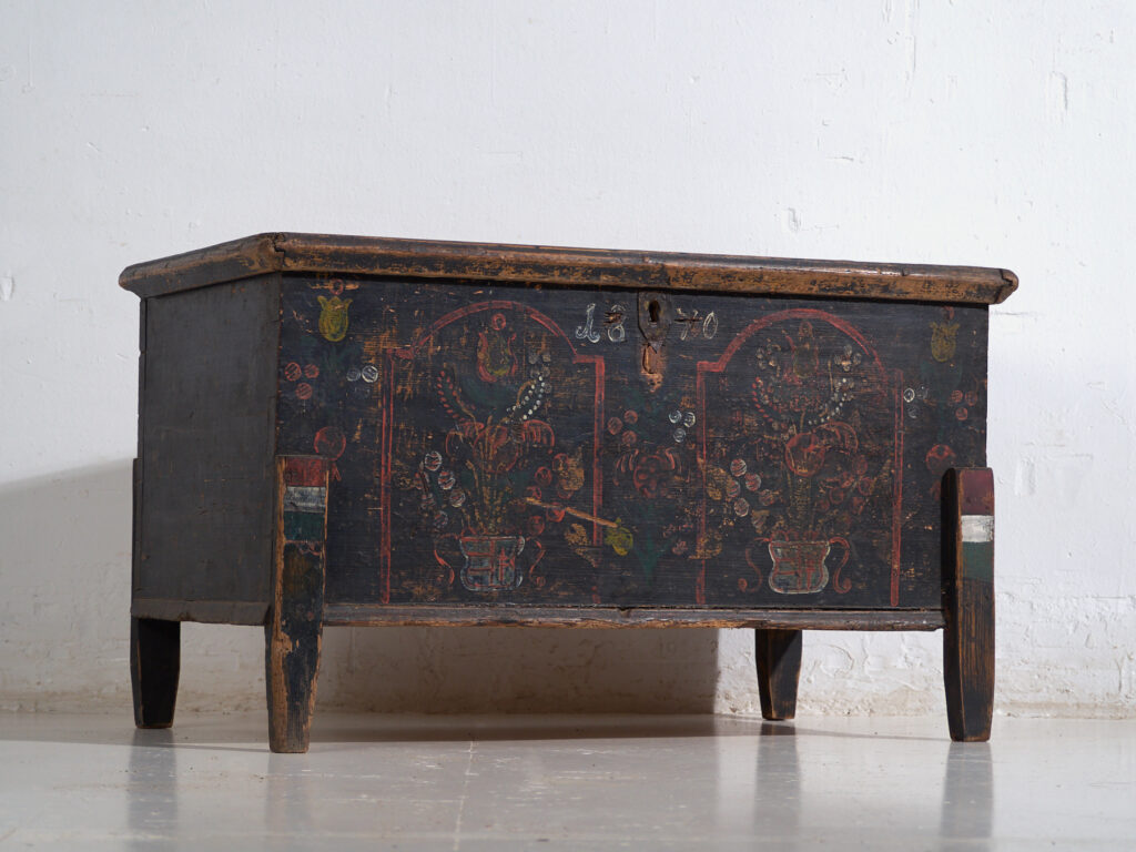 Arcón antiguo de pino macizo – Europa central (Año 1870)